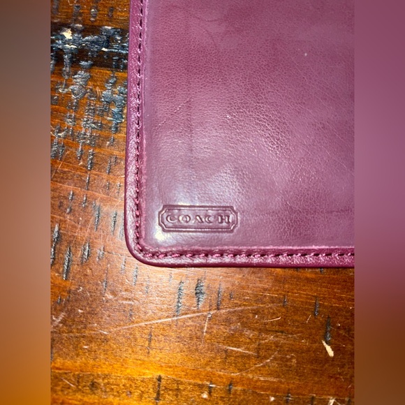 Vintage Coach smooth leather wallet in Burgundy EVC~ - Picture 4 of 16